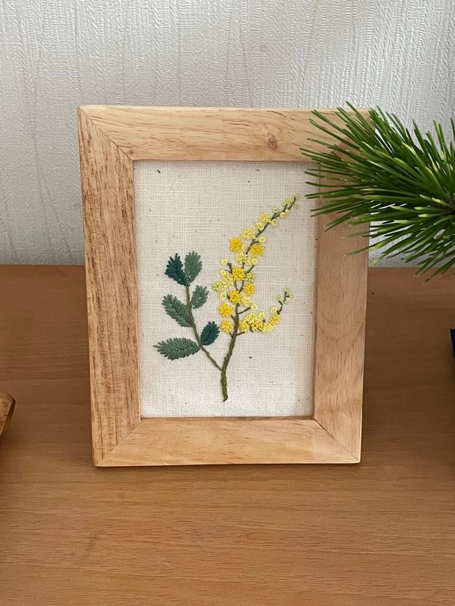 刺繍フレーム （ミモザ）　インテリア小物　ハンドメイド　壁掛け