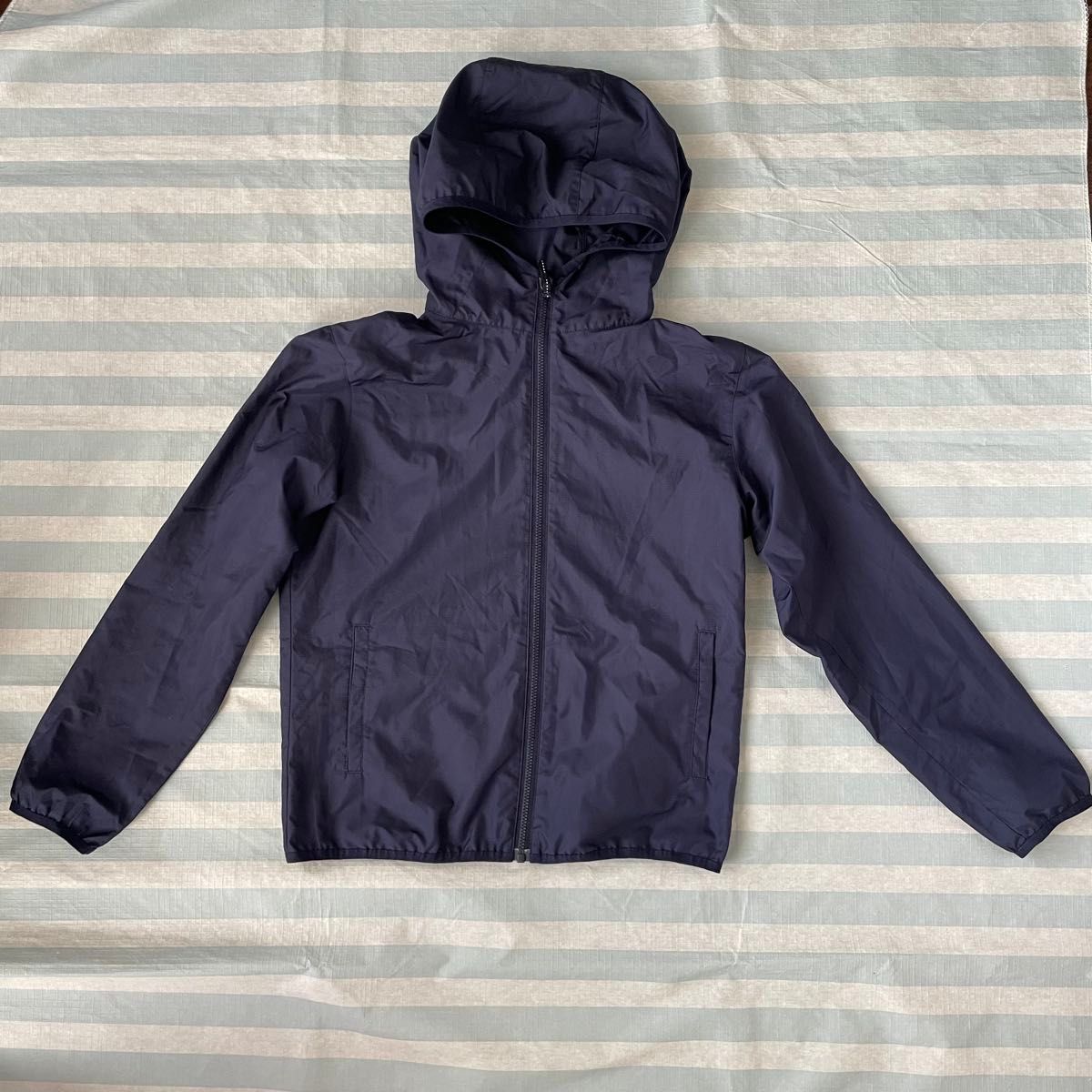 【140】 ユニクロ UNIQLO ポケッタブルパーカー ナイロンパーカー ウインドブレーカー パーカー ネイビー
