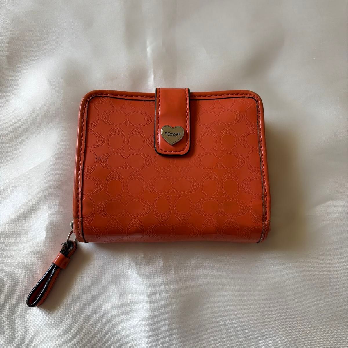 COACH コーチ 二つ折り財布 シグネチャー オレンジ ハートチャーム