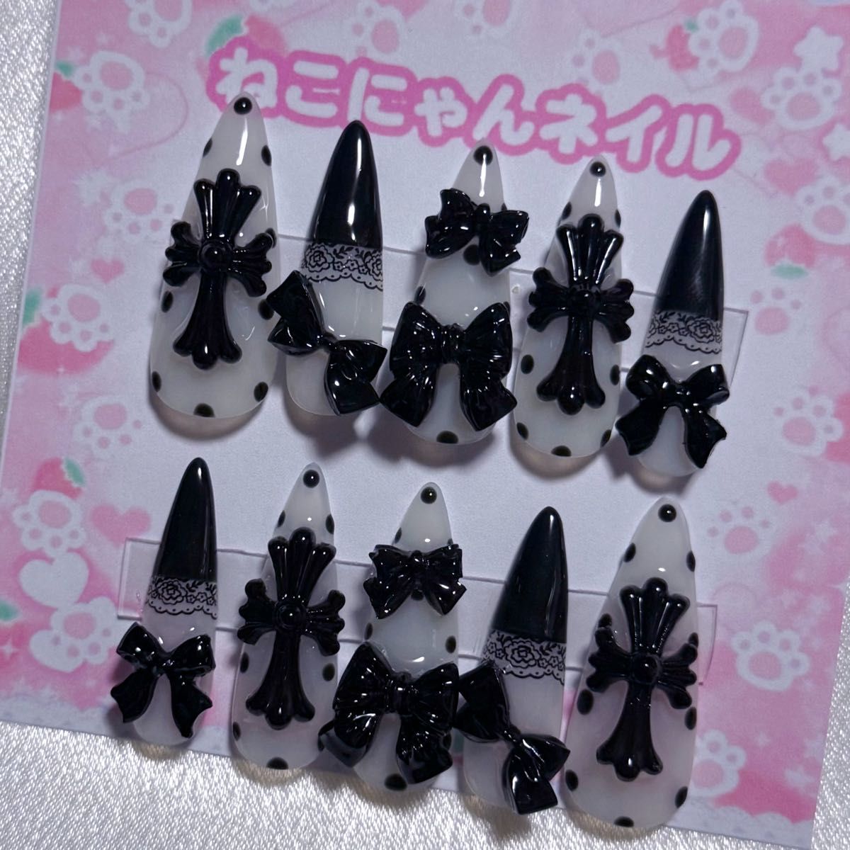Nail tips, jirai-kei, mass-produced style, gaudy, Heisei girl, Korean, Wonhong, subculture, pink, black, lace nails, cross nails