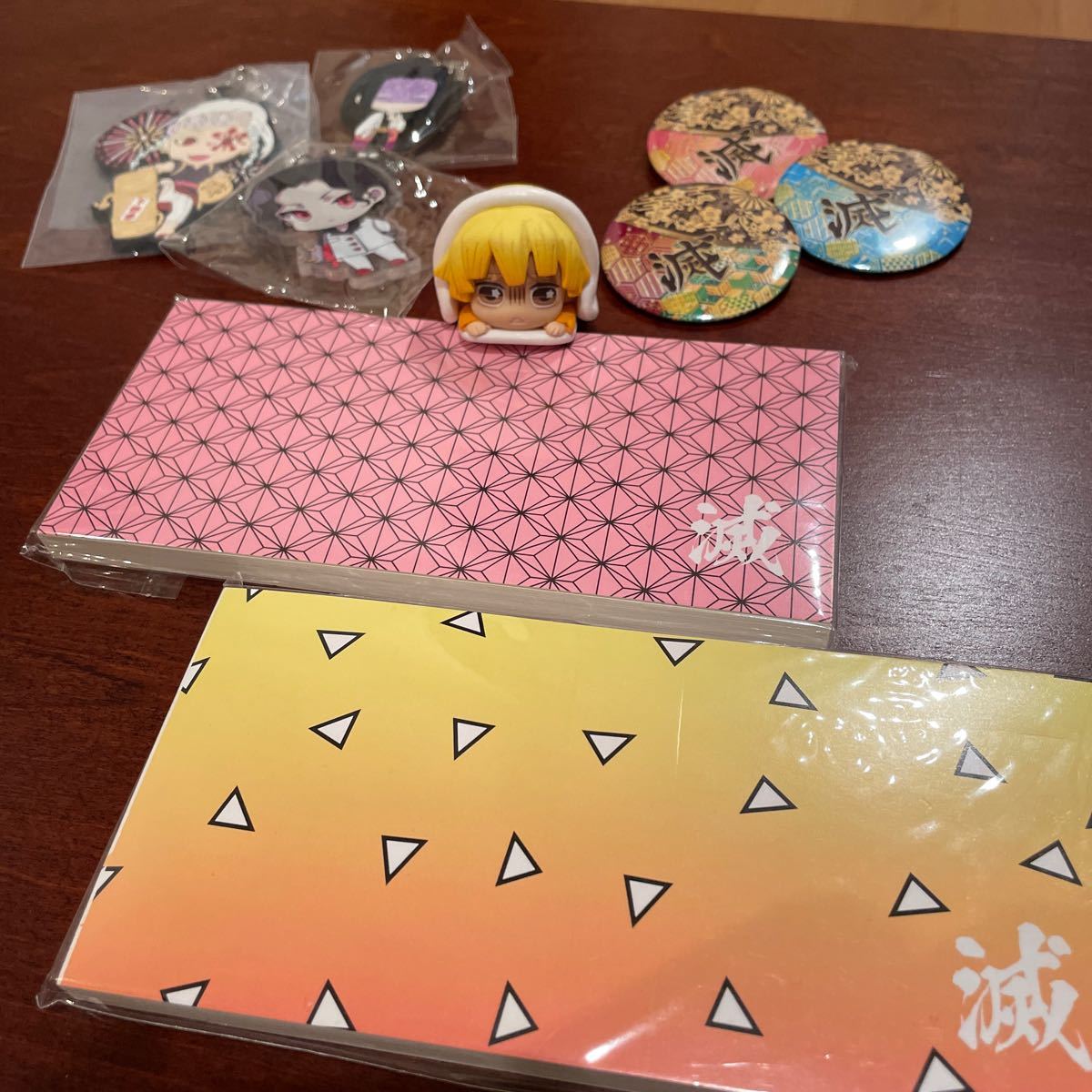 Demon Slayer Merchandise Set - Keychain, Notepad, Mini Figure & More
