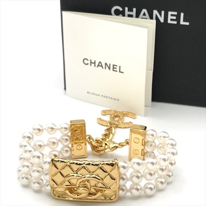 CHANEL 3-Strand Pearl & Gold Bracelet - Bag Motif